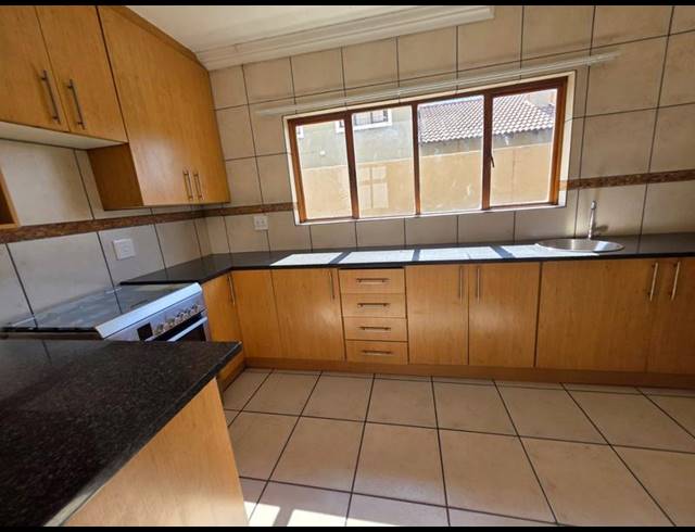 3 BEDROOM TOWNHOUSE FOR SALE IN GREENHILLS
